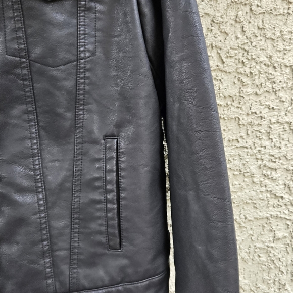 Levis Faux Leather Sherpa Lined Jacket - Picture 6 of 13